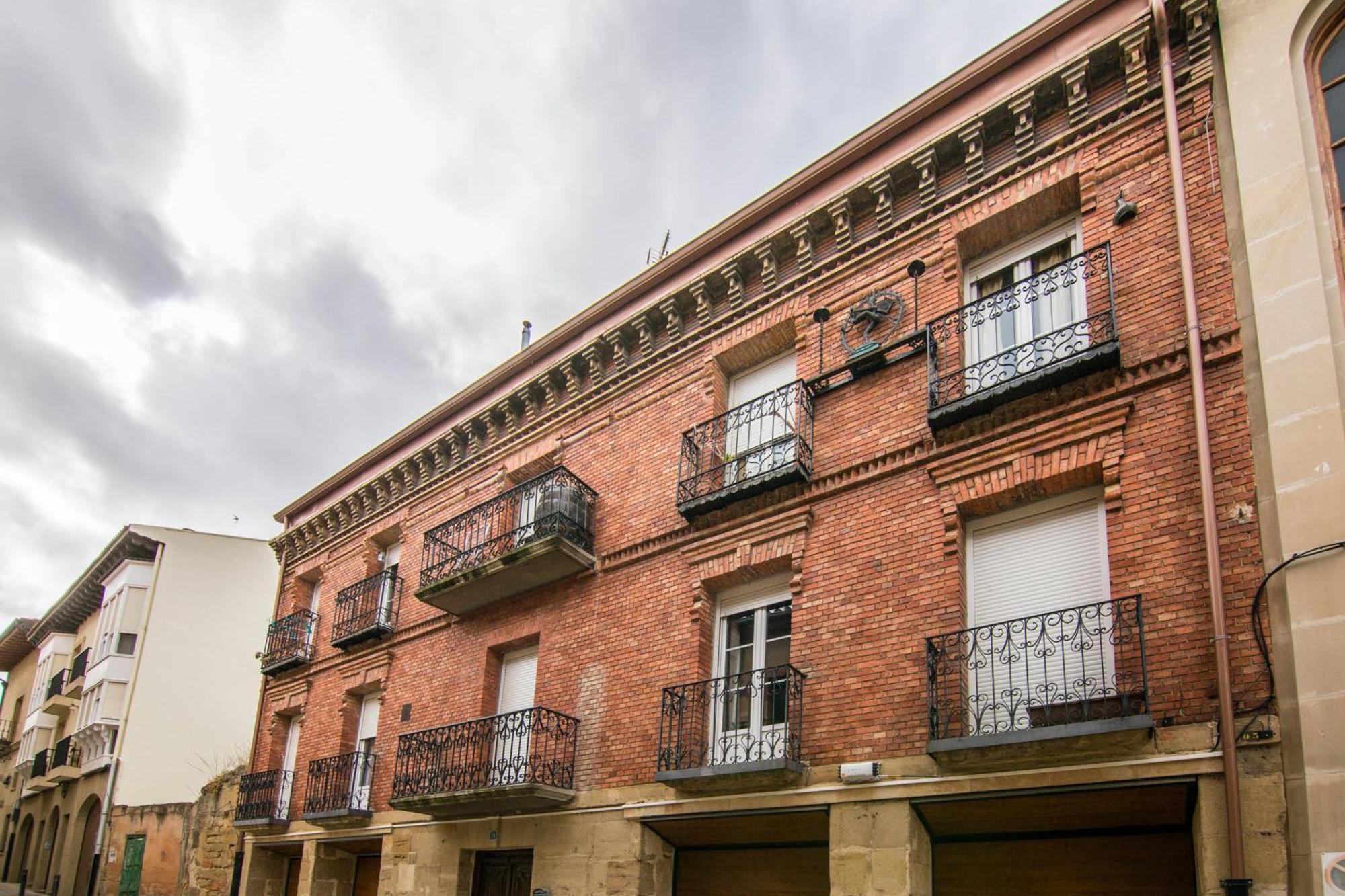 Haro Apartments Luaran gambar